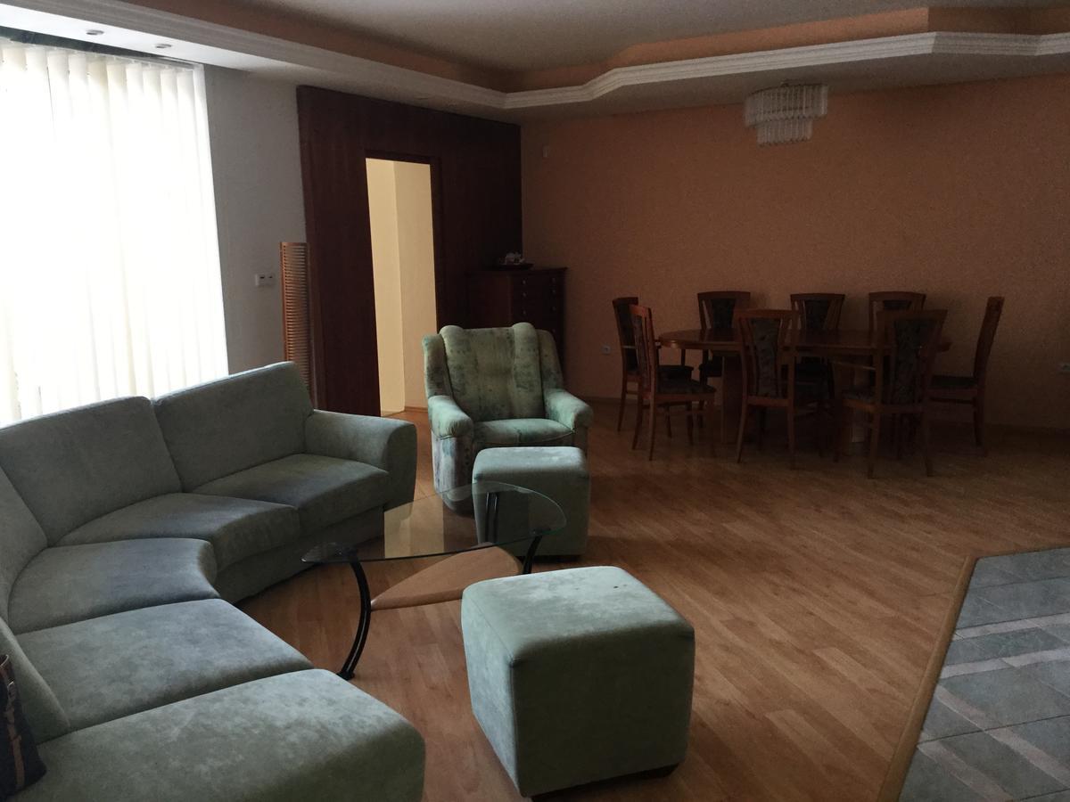 Justyna Villa Pardubice Buitenkant foto