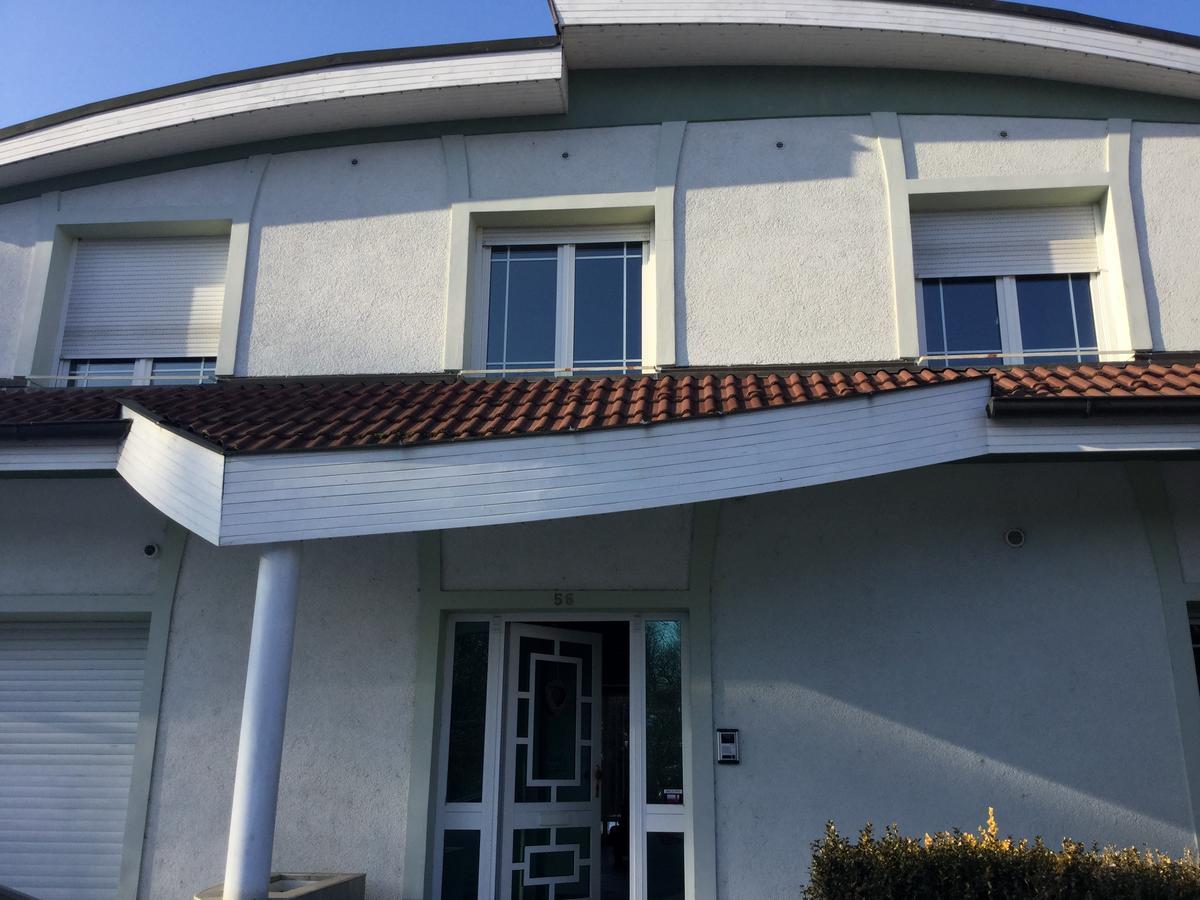 Justyna Villa Pardubice Buitenkant foto