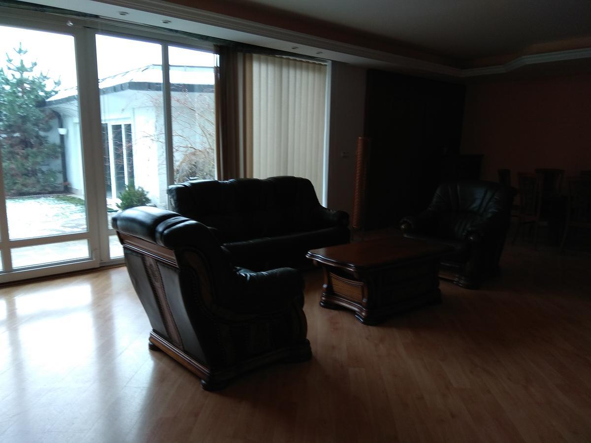 Justyna Villa Pardubice Buitenkant foto